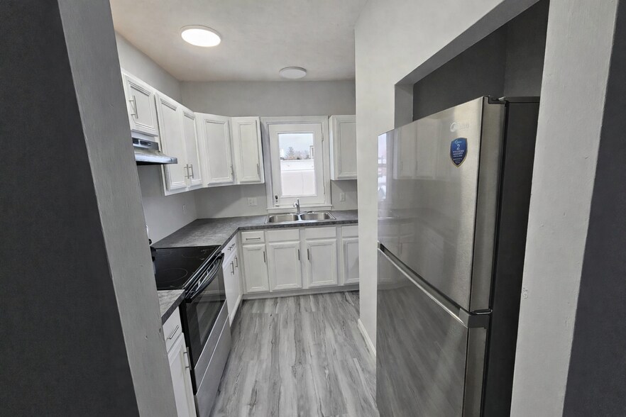 Building Photo - 77 Dunham St