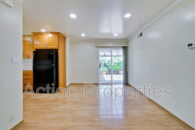 Building Photo - 1128 Kentwood Ave