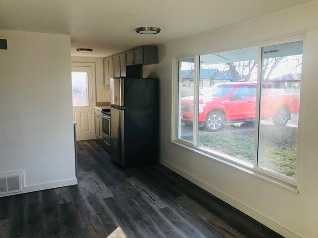 Building Photo - 120 E 8th N