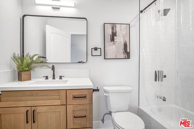 Building Photo - 10035 S Western Ave