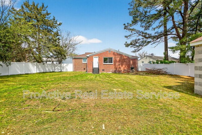 Building Photo - 2012 Midway Ave