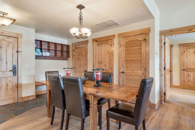 Building Photo - 2900 Blackhawk Ct
