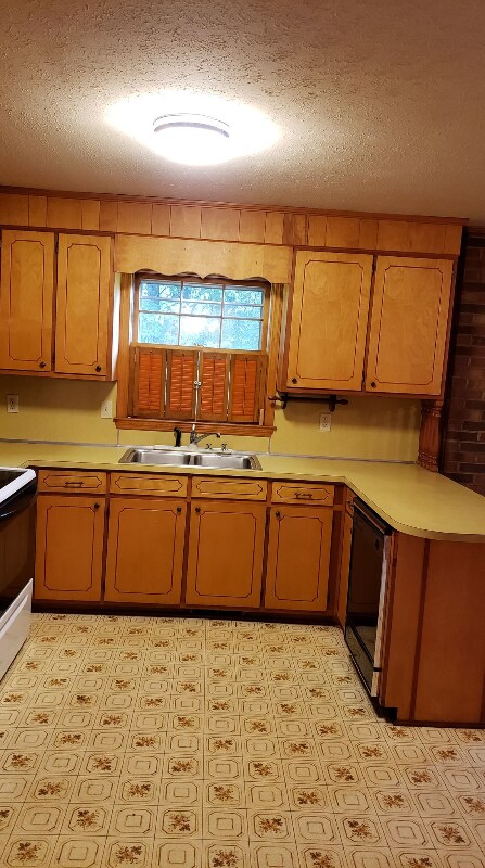 Building Photo - 280 Yeatts Rd