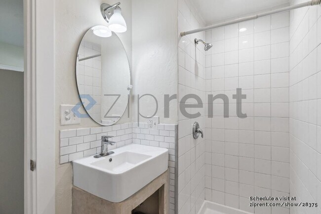 Building Photo - 748 S 11th St