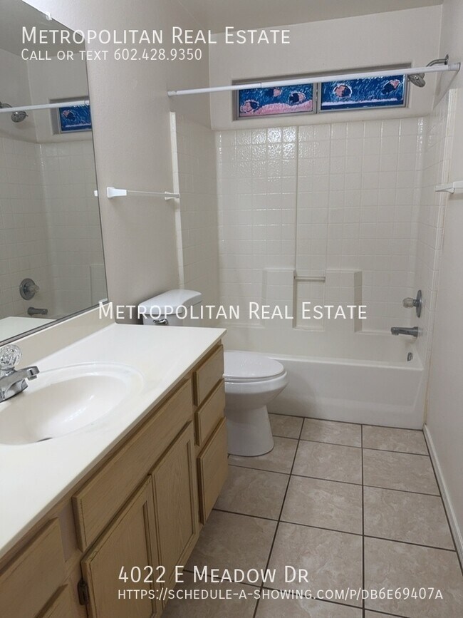 Building Photo - 4022 E Meadow Dr