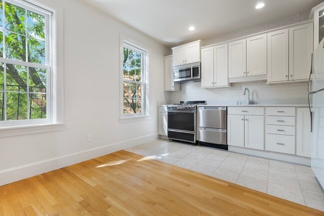 Primary Photo - 26 Clarendon St