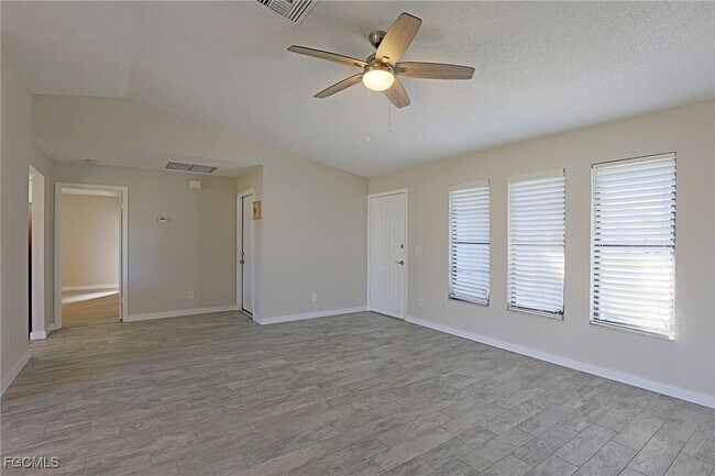 Building Photo - 629 SW Santa Barbara Pl