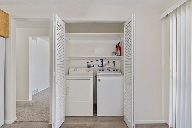 Building Photo - 350 E 4850 S