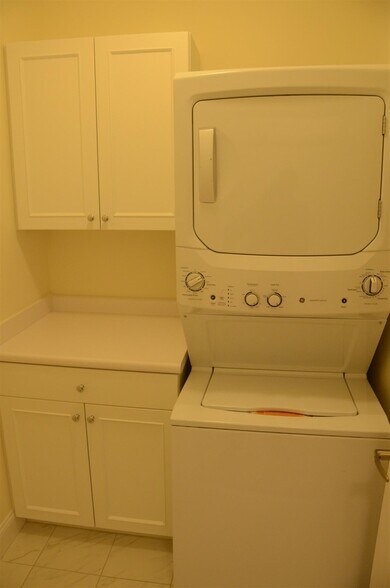 Building Photo - 15 Langdon St