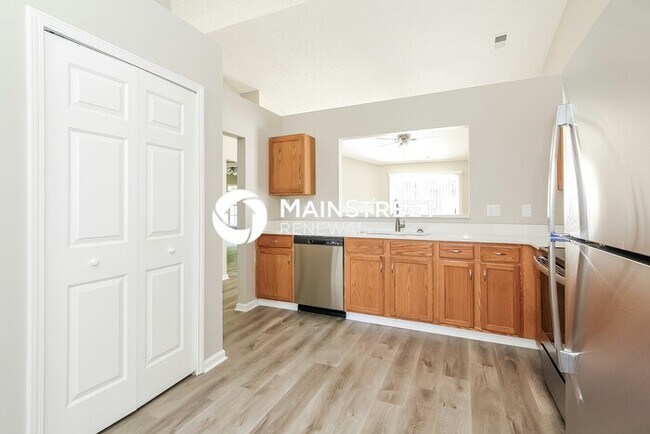 Building Photo - 4 Bedroom Pet-Friendly Home in CHARLOTTE, NC with Main Street Renewal