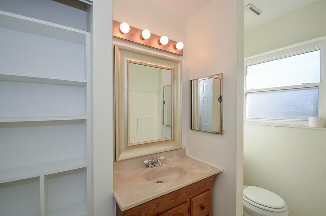 Building Photo - 6923 Cole Creek Dr