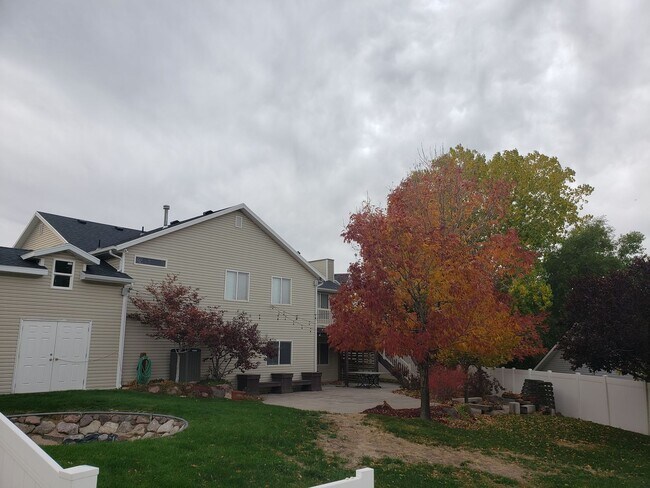 Building Photo - Beautiful Draper Home for Rent!