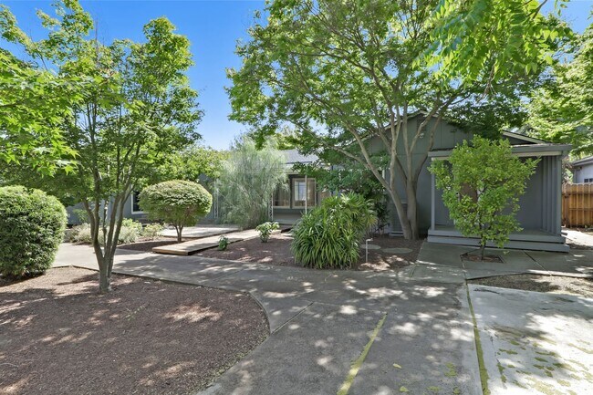 Building Photo - Los Altos 4-Bedroom with Fireplace, EV Hoo...