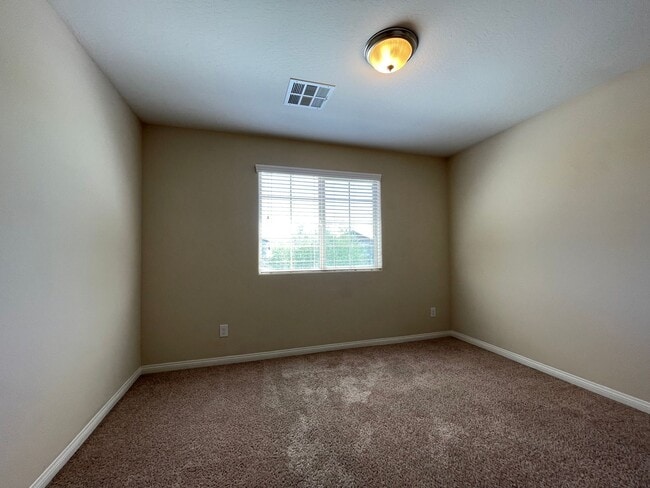 Building Photo - 4 BED 2.5 BATH 2 CAR GARAGE SINGLE FAMILY ...