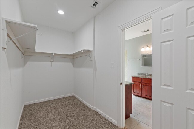 Building Photo - 1253 E Jessamine St