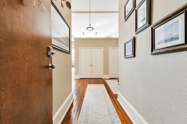 Building Photo - 525 22nd St