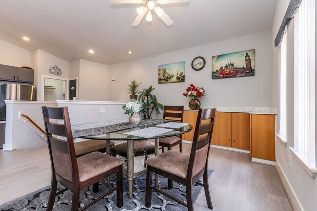Building Photo - 9715 Riddlewood Ln