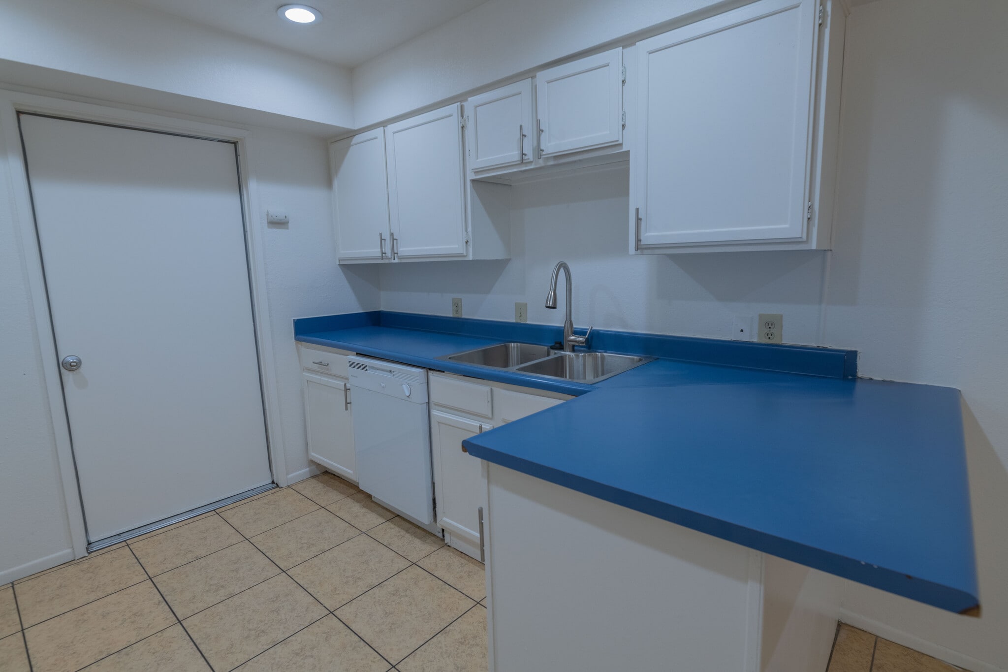 modern kitchen like new - 33425 Wishing Well Trl