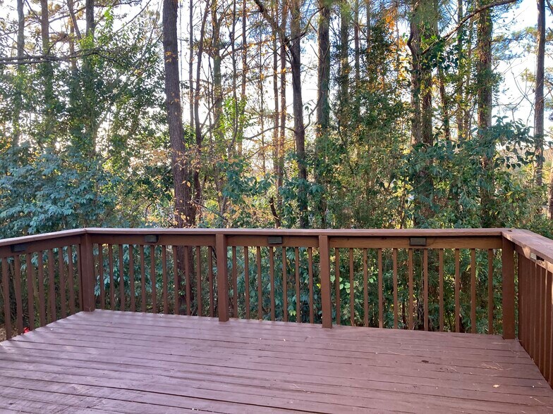Building Photo - 1502 Queen Anne Ct