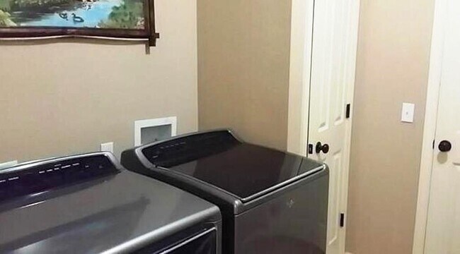 Building Photo - 5914 Speyside Dr