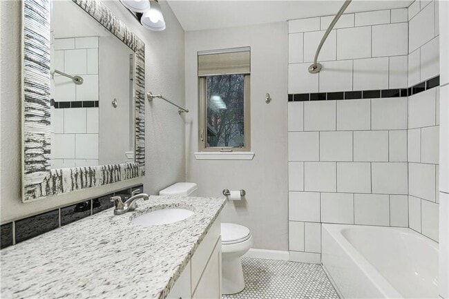 Building Photo - 108 E Skyview Rd