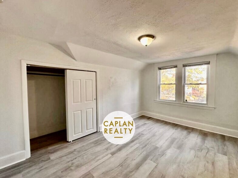 Building Photo - 2 Derby Ave