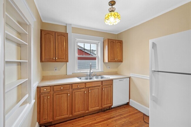 Building Photo - 38 Raymond Rd