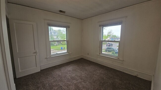 Building Photo - 139 32nd St NE