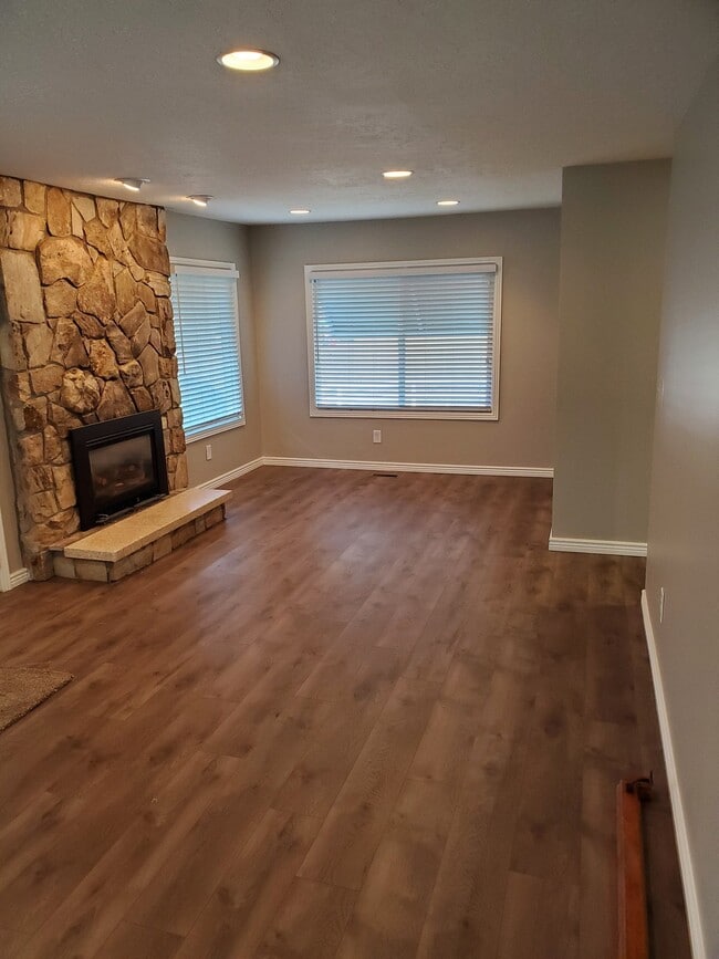 Building Photo - 2751 S 900 E