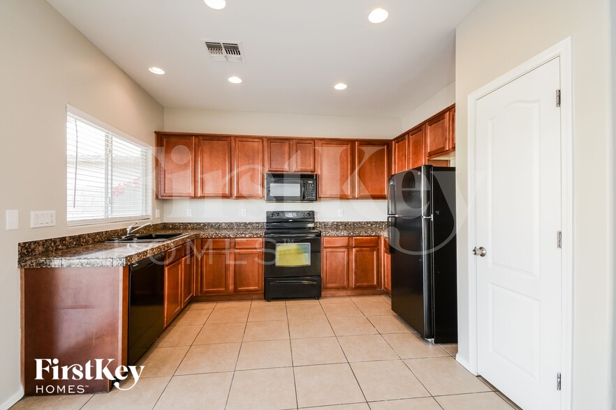 Building Photo - 11614 W Harrison St