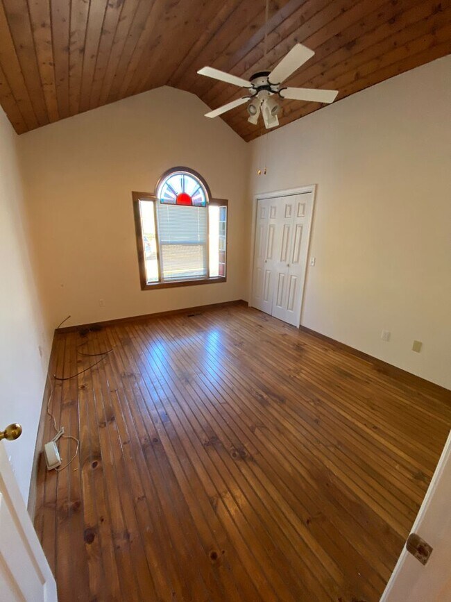 Building Photo - 2 Bed 2 Bath Home in Whites Creek. 20 minu...