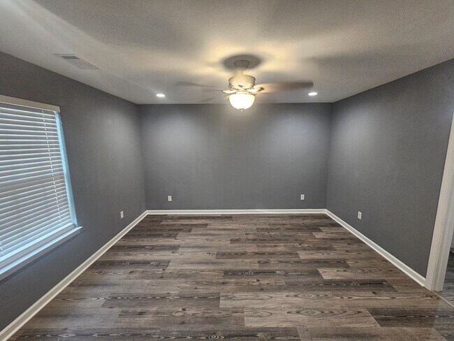 Building Photo - 4 bed 2 bath home in Benton