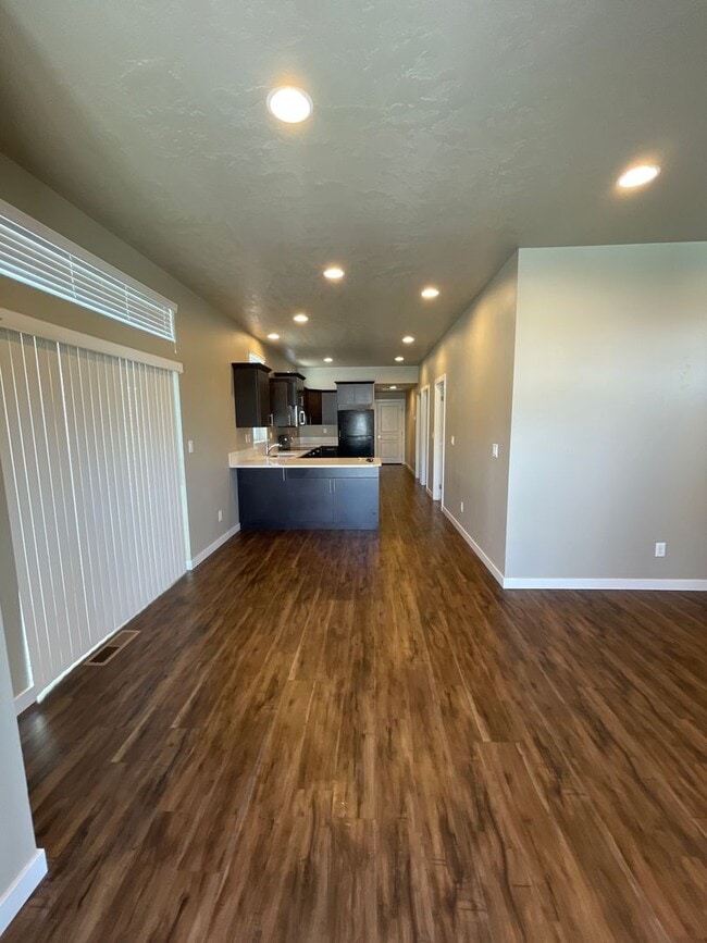 Building Photo - 2 Bedroom / 1 Bathroom Home Home in NE Bend