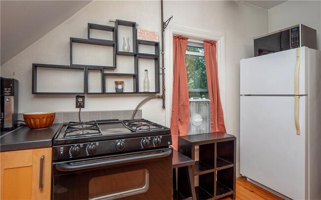 Building Photo - 3-14 Belair Ave