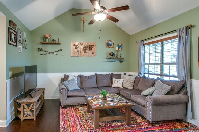 Building Photo - 115 Grassmire Dr