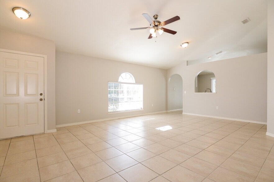 Building Photo - 17026 Ongar Ct