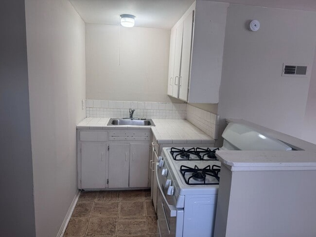 Building Photo - Home Sweet Home