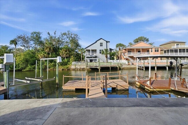 Building Photo - 7527 Hatteras Dr