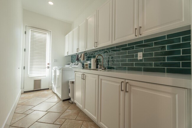 Building Photo - 54280 Affirmed Ct