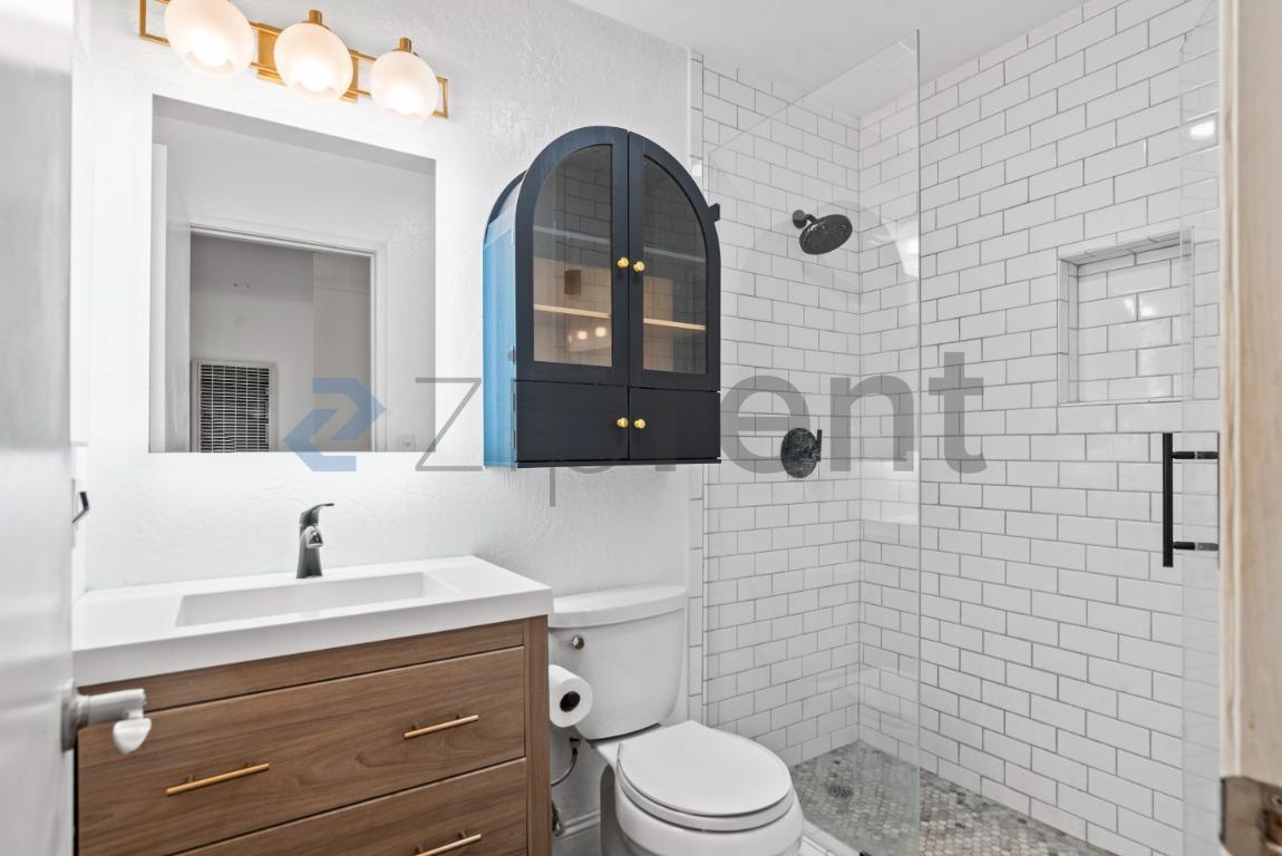 Building Photo - Unit 385