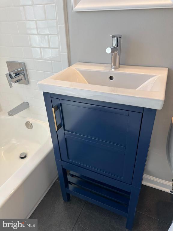 Building Photo - 1800 Dewitt Ave