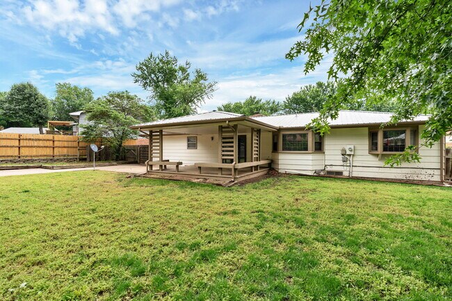 Building Photo - 1306 Brookfield Ln