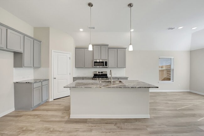 Building Photo - 2810 Woodbrook Dr