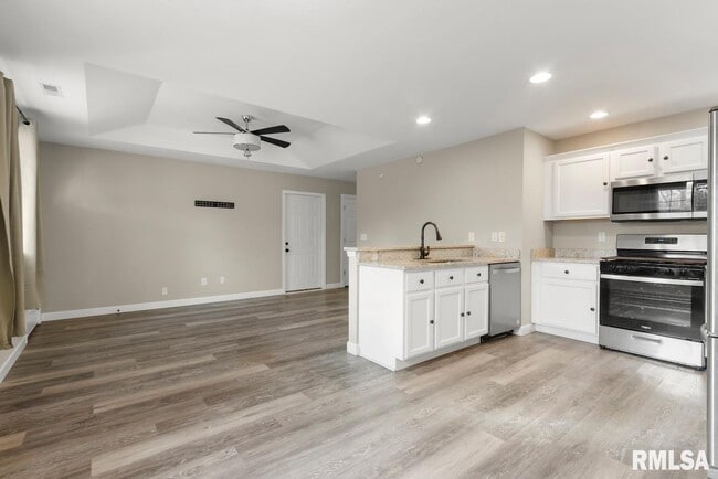 Building Photo - 3005 N Molleck Dr