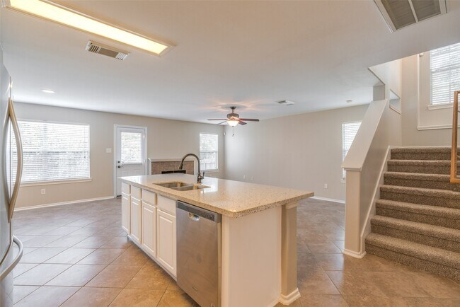 Building Photo - 34 Marble Rock Pl