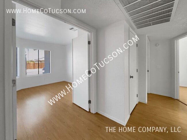 Building Photo - 3873 S Havenhurst Dr