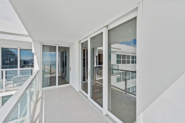 Building Photo - 209 N Fort Lauderdale Beach Blvd