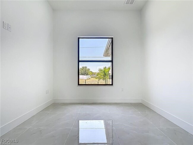 Building Photo - 323 NE 19th Terrace