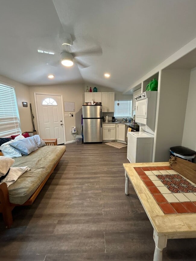 Building Photo - Peaceful 1br/1bath with small yard!