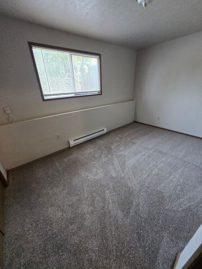 Building Photo - 1122